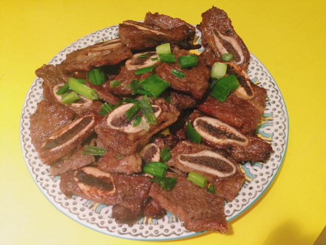 黑胡椒牛小排&蒜薹炒蛋