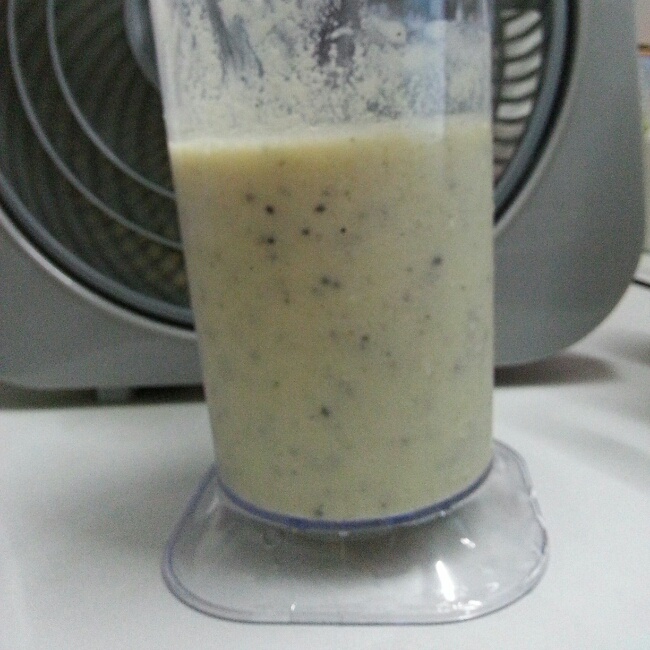 奇异果火龙果奶昔