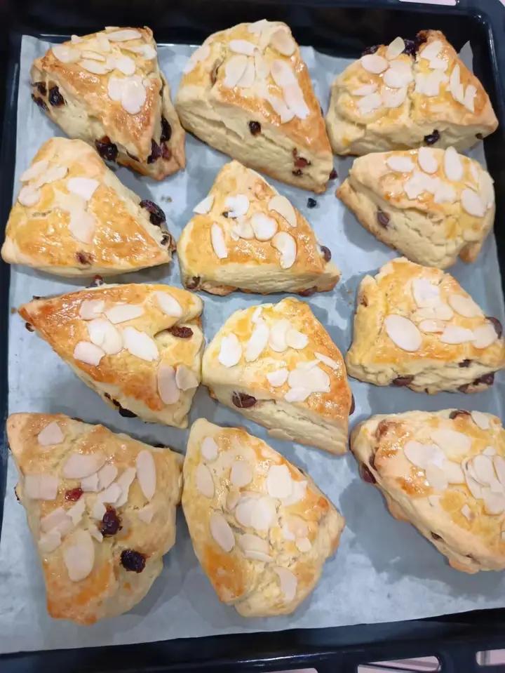 满屋飘香，口口都是满足——酥松香甜的蔓越莓蜜豆司康