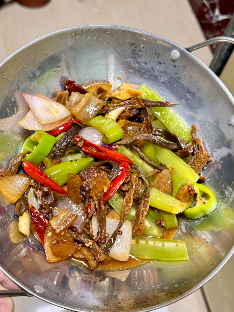 干锅茶树菇