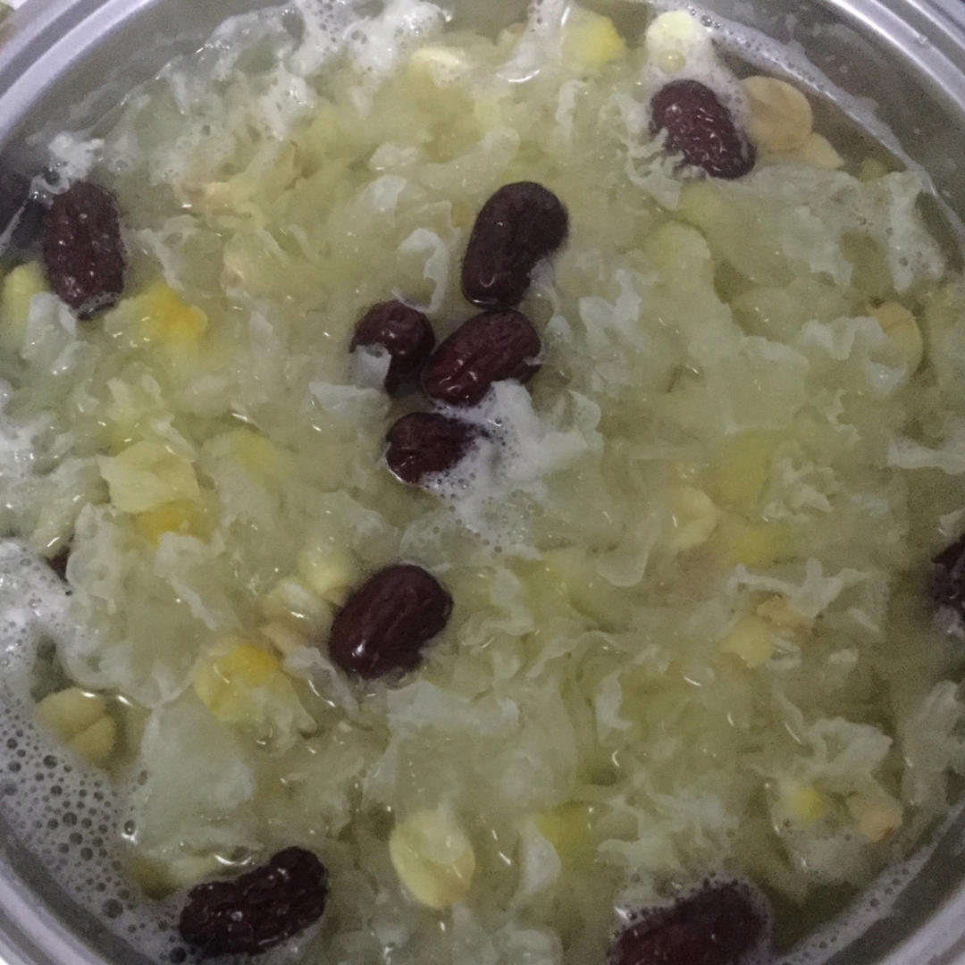 银耳莲子红枣汤