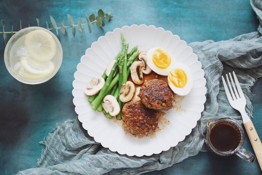 lulututu做的日式牛肉汉堡肉配红酒酱汁