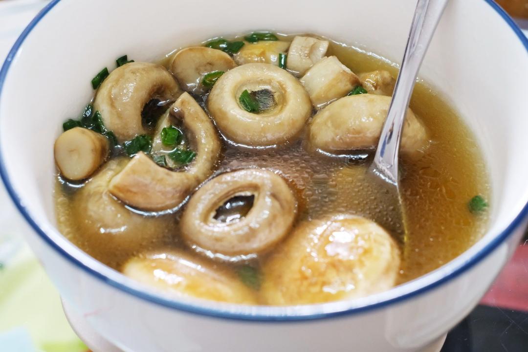 鲜掉眉毛口蘑汤
