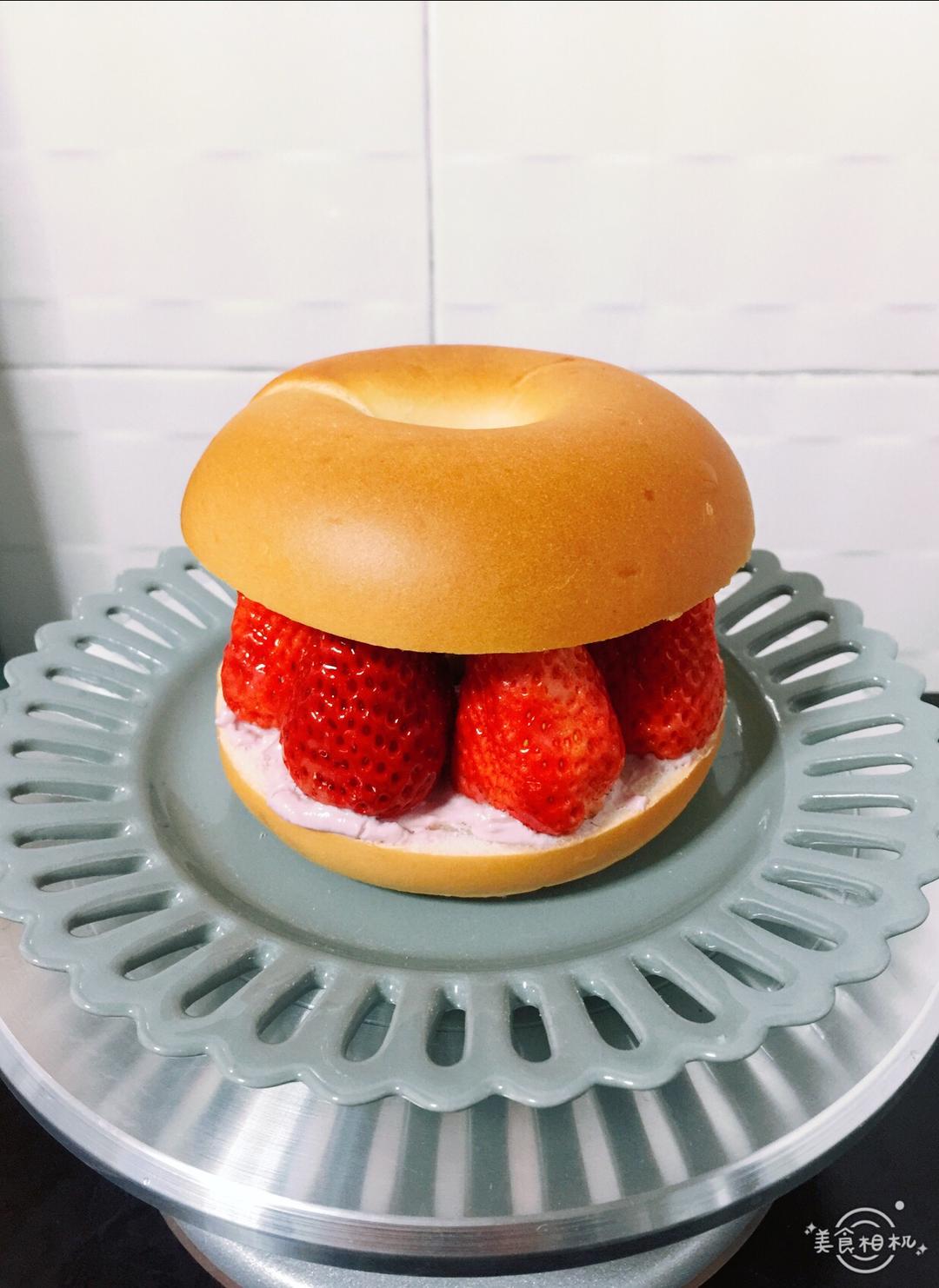 草莓乳酪贝果的做法