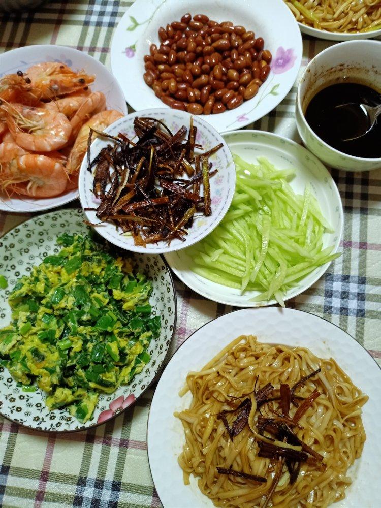 葱油拌面Spring Onion Noodles