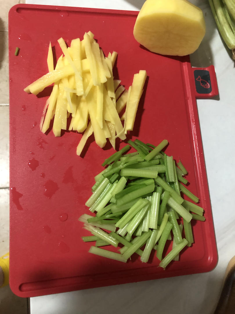 木瓜花生鸡爪汤【9月北鼎珐琅铸铁锅食谱】