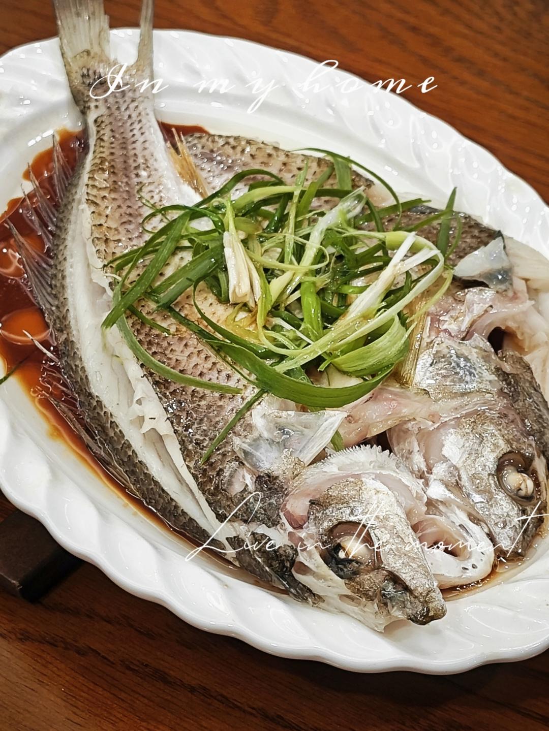 10分钟做 清蒸鲈鱼 （附切鱼图解）