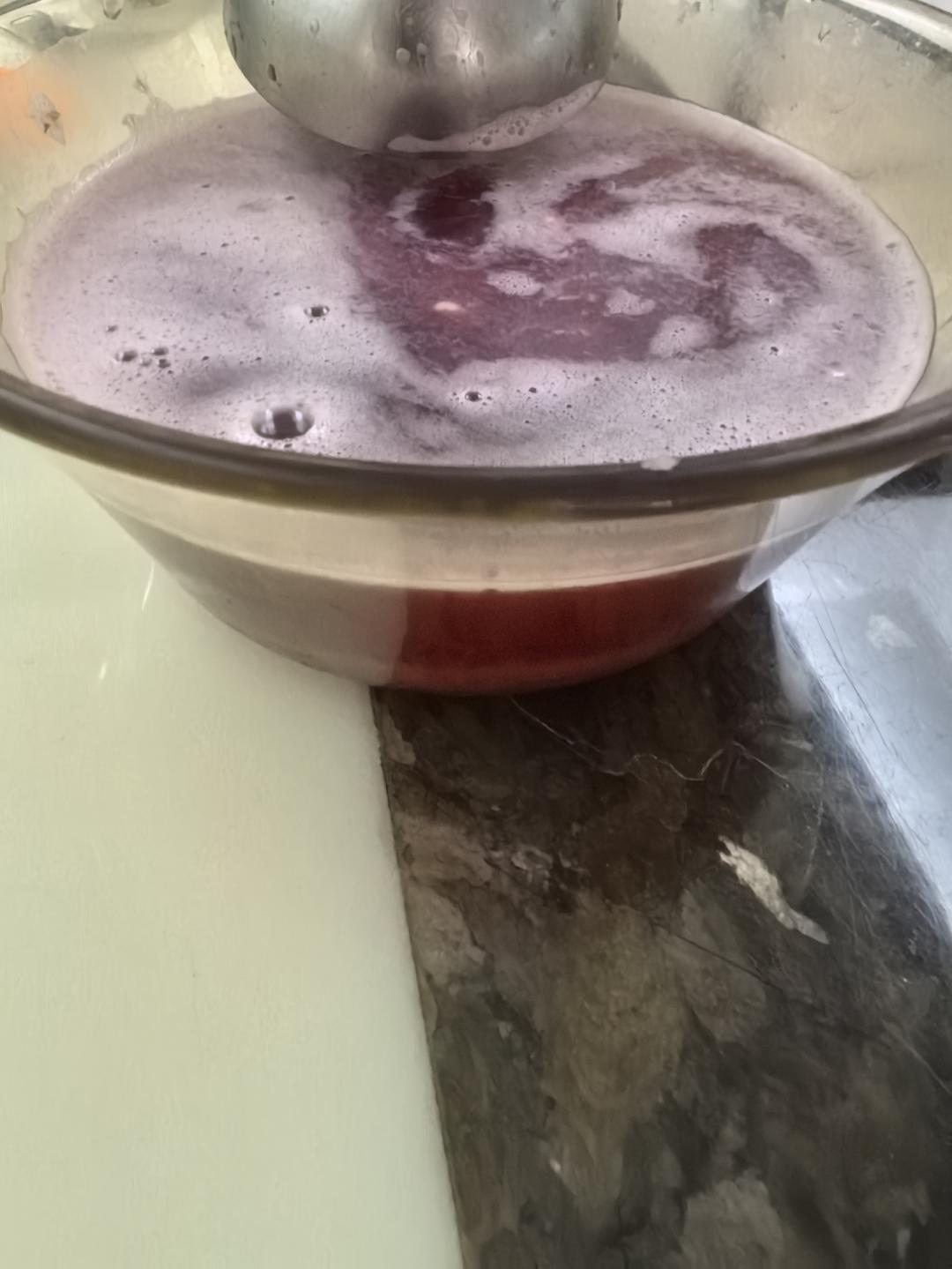 小美做无水生榨石榴汁