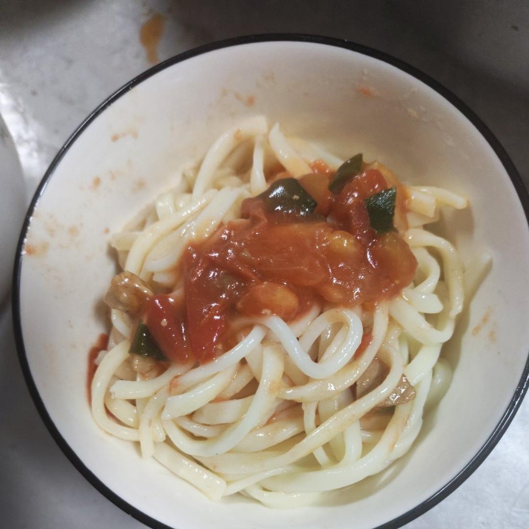 一碗根本不够的番茄肉酱面