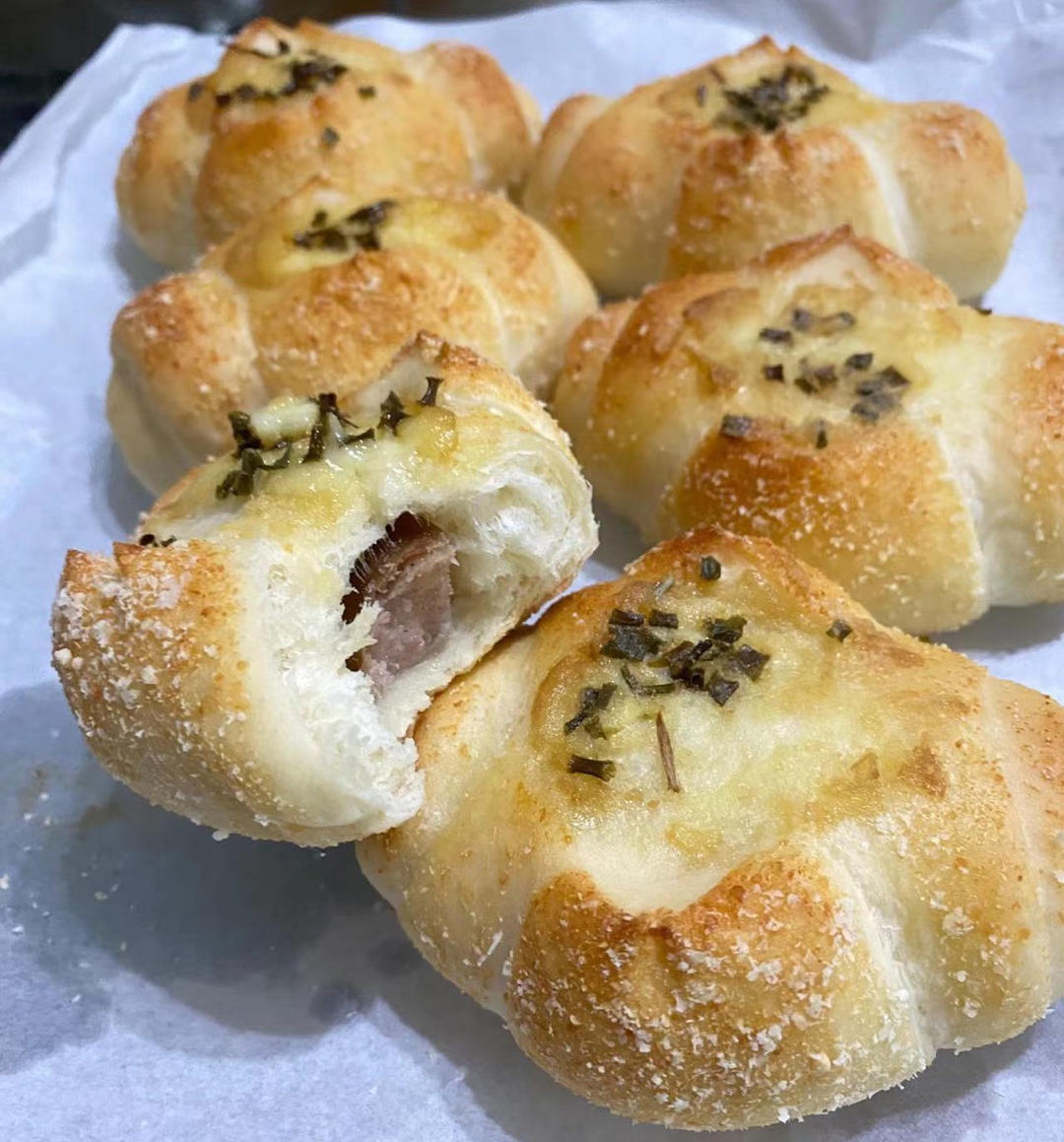 可爱哒小胖砸‼️葱香芝士火腿面包🥯