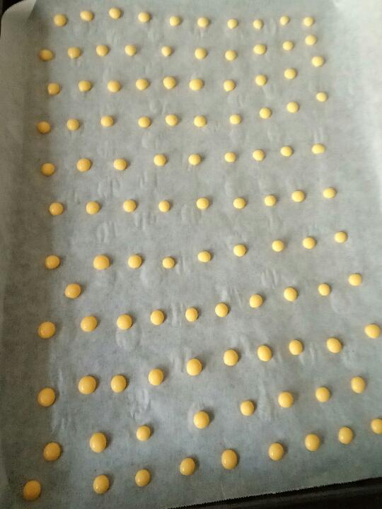 入口即化的无添加蛋黄溶豆