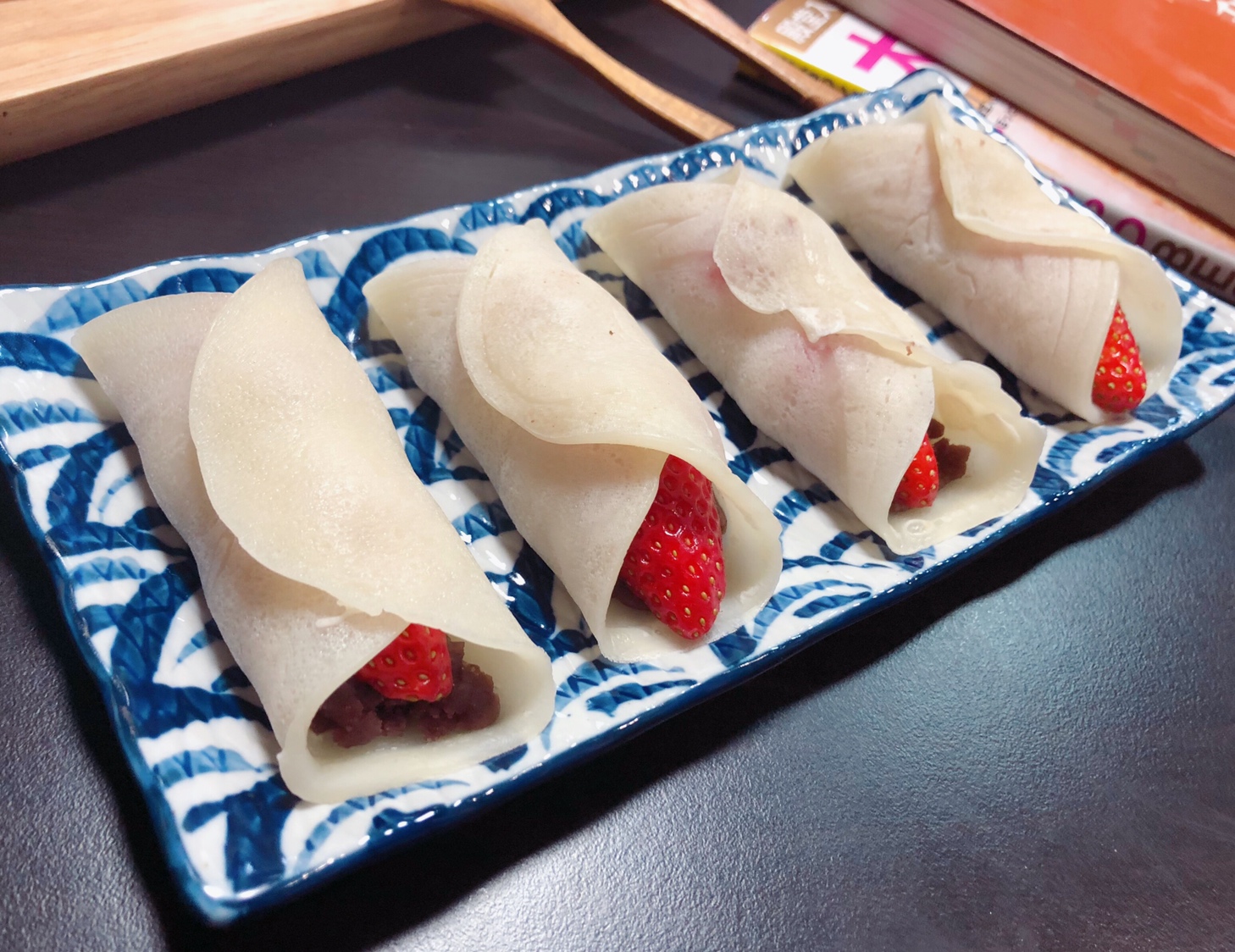 日式豆沙草莓卷的做法