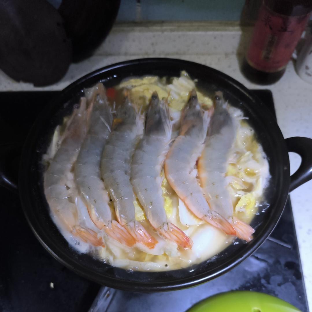 酸汤鸡翅鲜虾煲