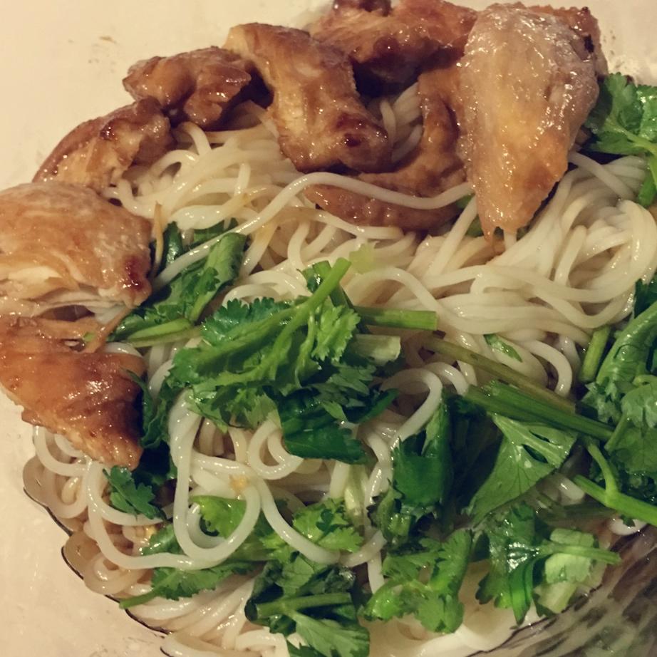 想不好吃都难的——酸甜清爽青柠鸡胸肉凉面！gif小动图