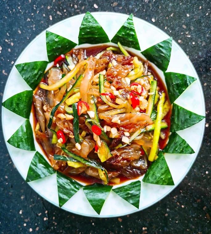 lmf爱美食做的爽脆开胃的凉拌黄瓜海蜇