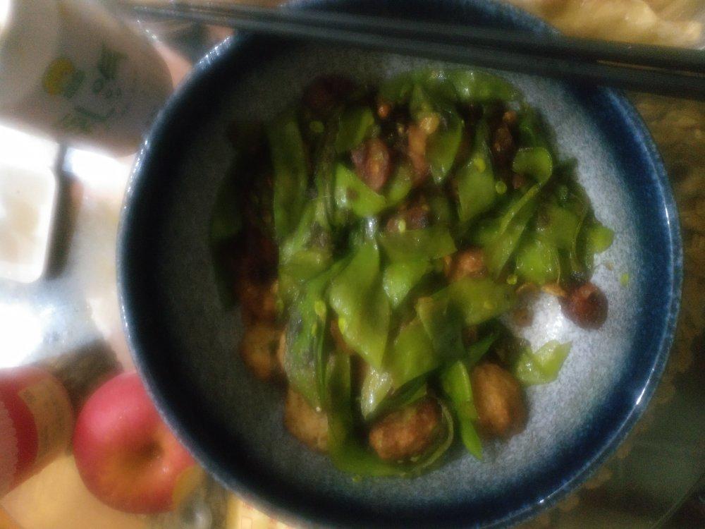 超脆爽的荷兰豆炒香肠