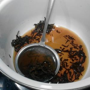 浓浓的锅煮奶茶的做法 步骤2