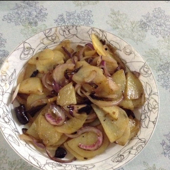 边吃边流泪的「孜然土豆片」