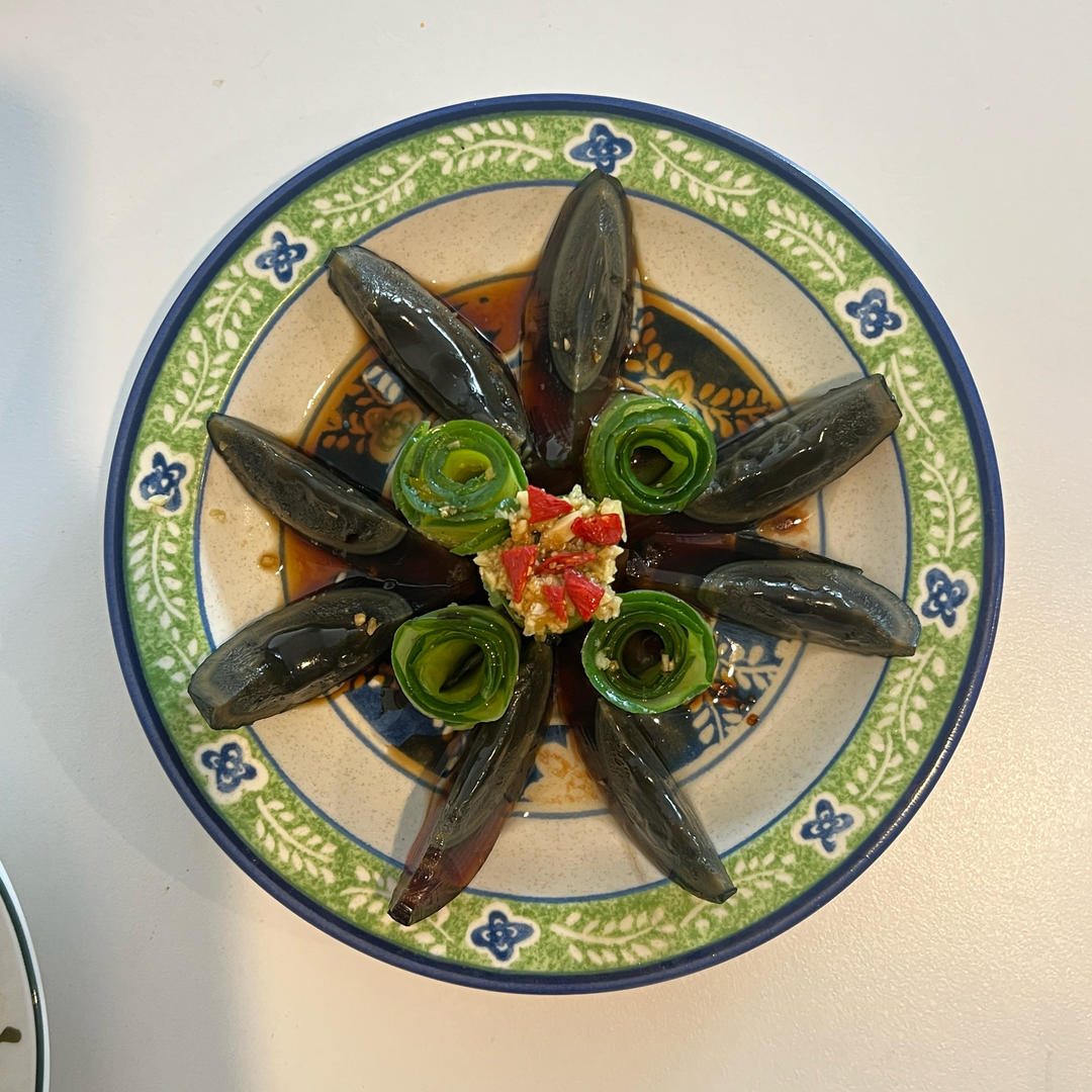 三分钟快手开运年菜黄瓜拌皮蛋