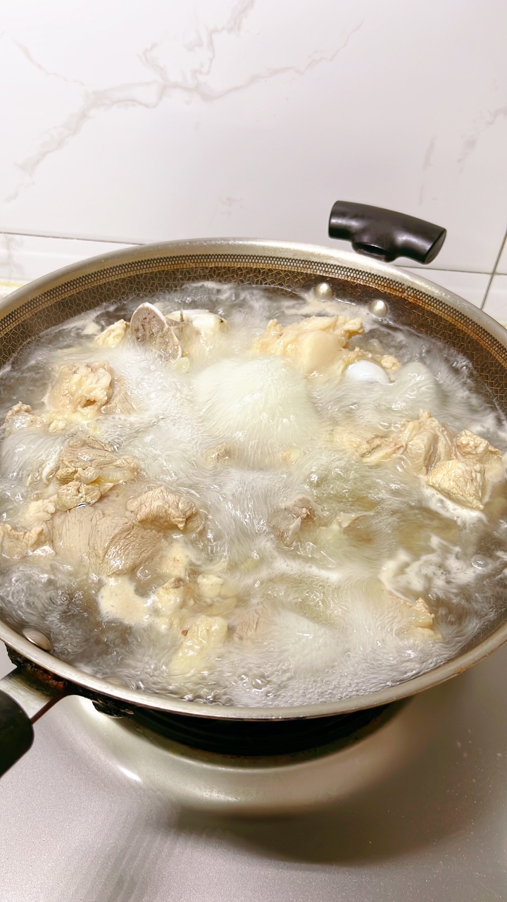 卤酱骨头 （烤酱骨头）卤蛋 鸡爪 鸭爪 豆制品的做法 步骤1