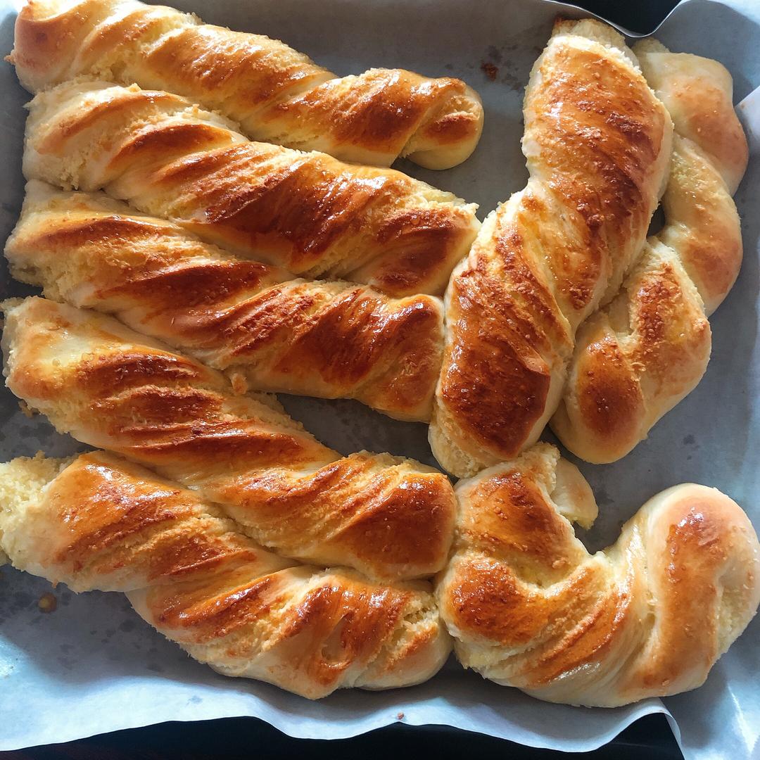 松软香甜的椰蓉奶酥面包