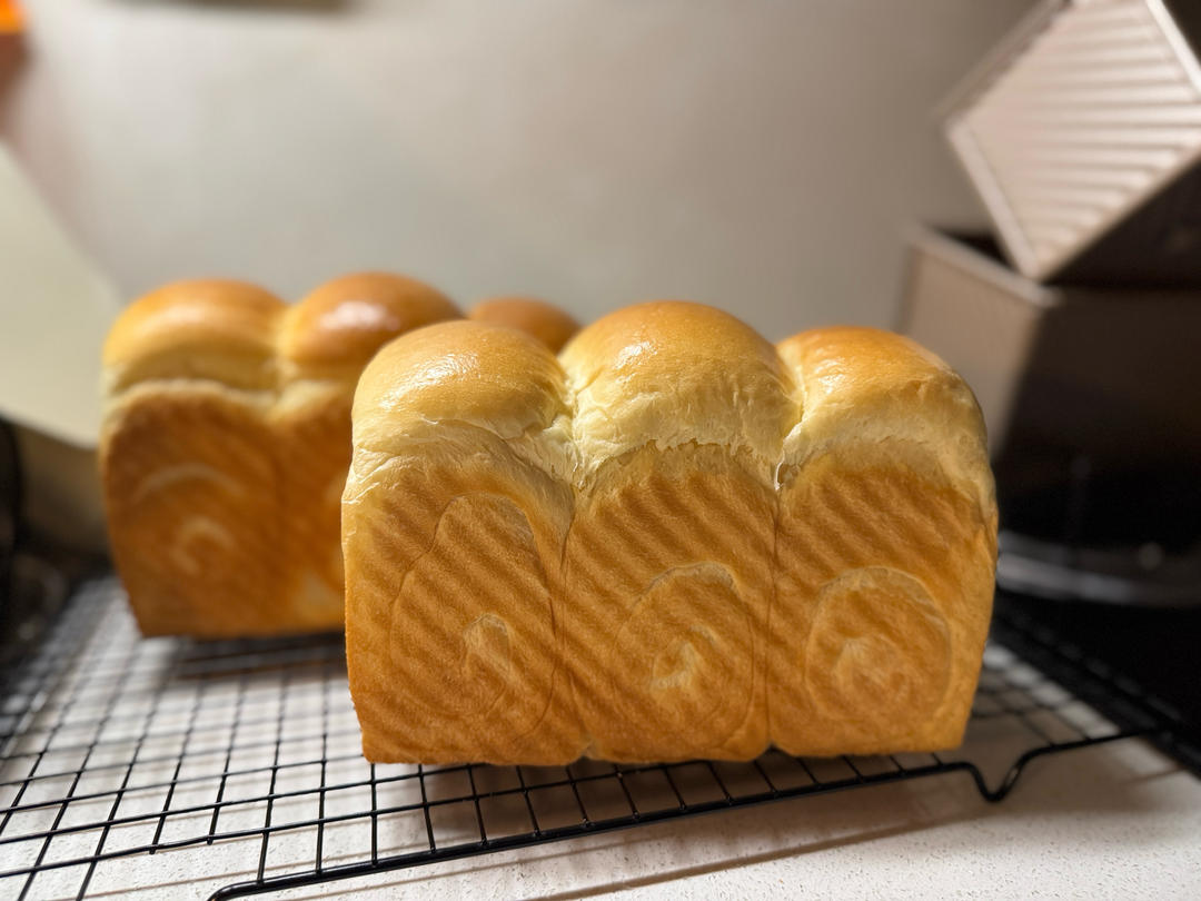 鲜奶牧场吐司制作揭秘，绵密的吐司谁不爱啊