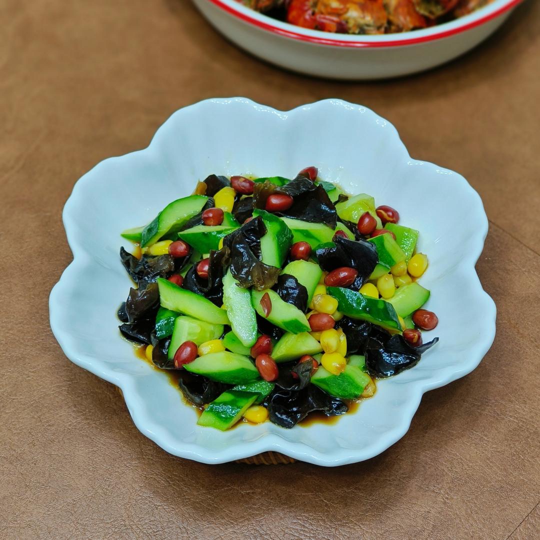 lorraine玲做的黄瓜木耳凉拌菜