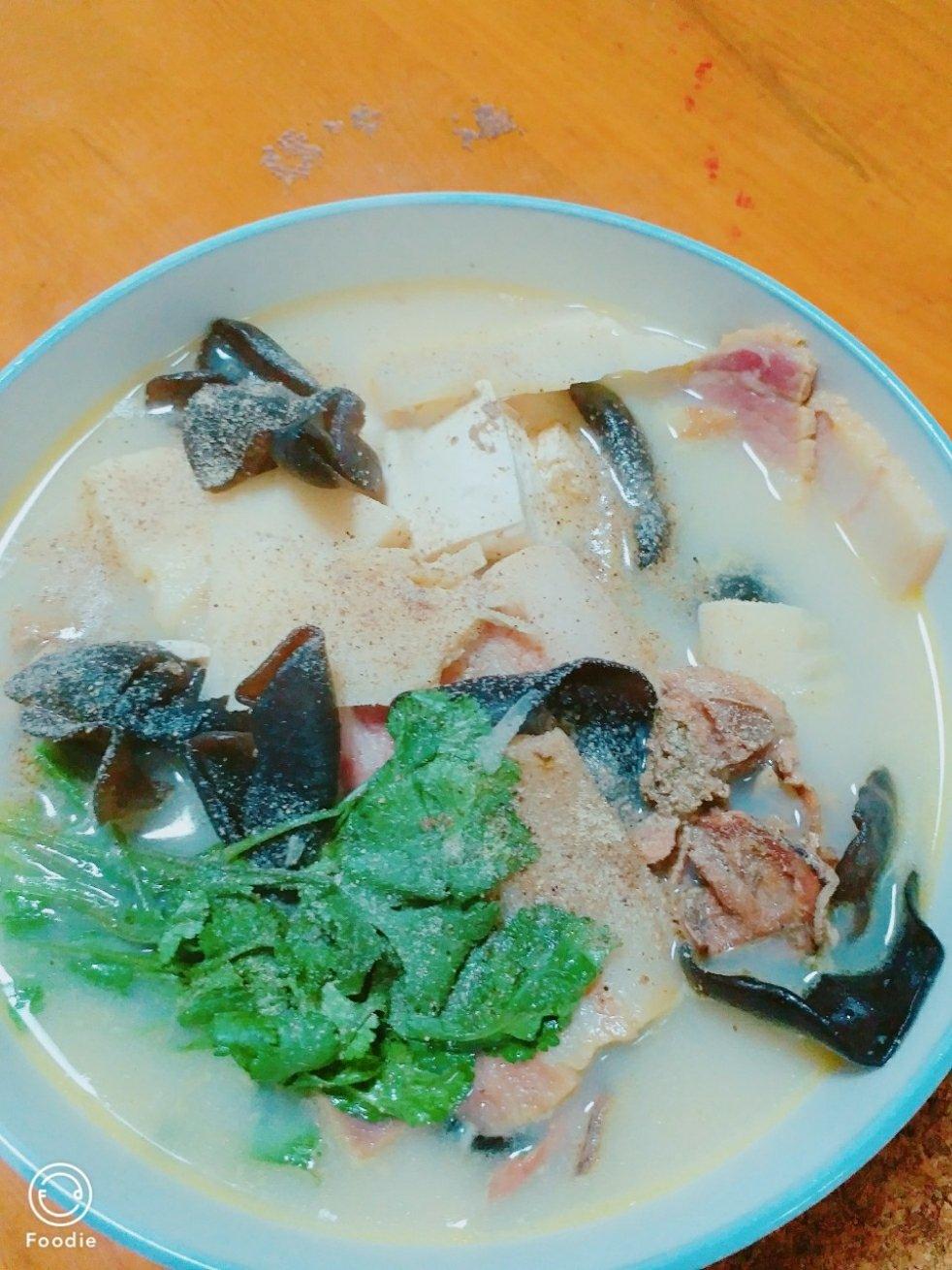 河蚌咸肉春笋豆腐汤