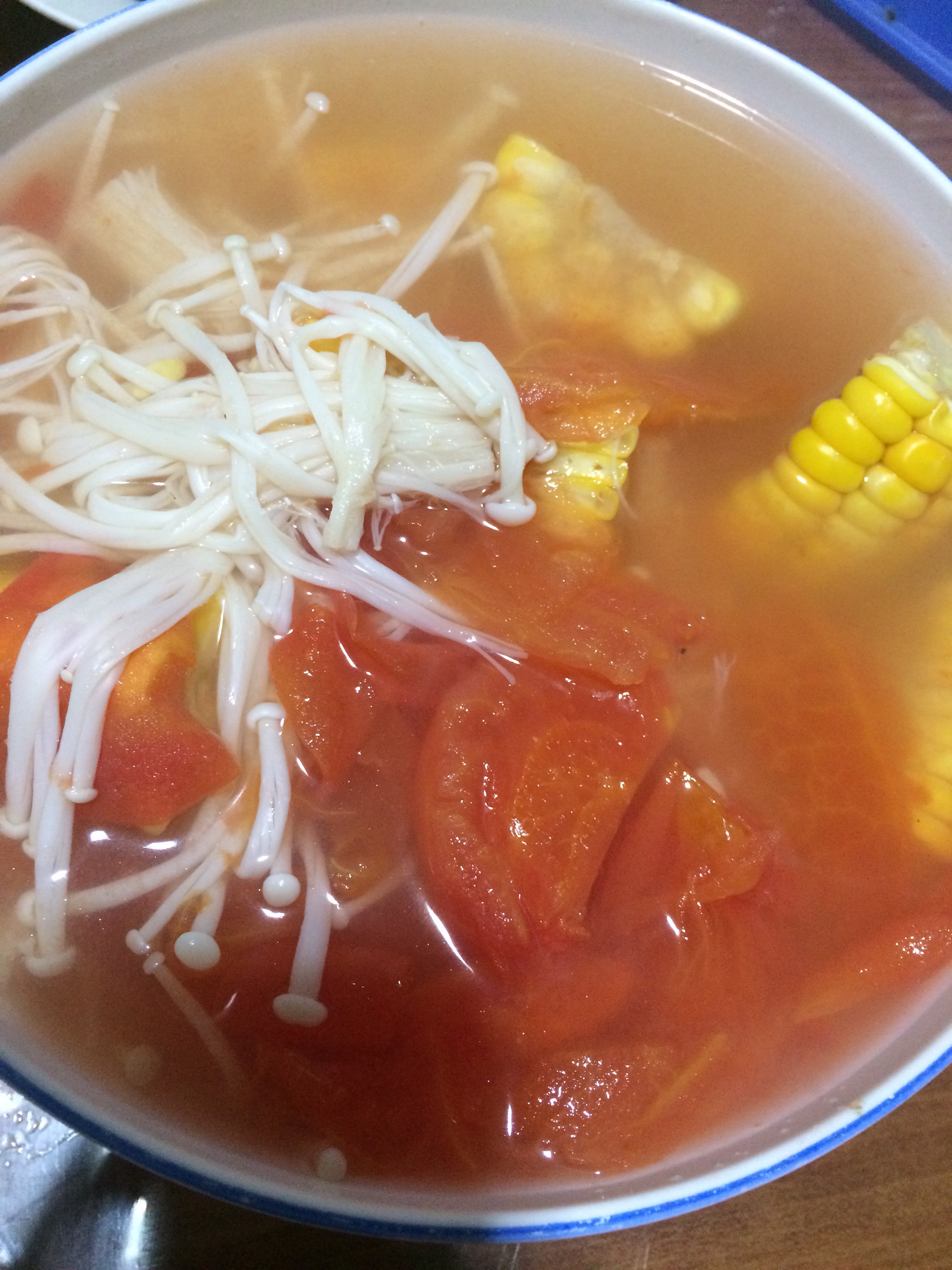 玉米番茄金针菇汤