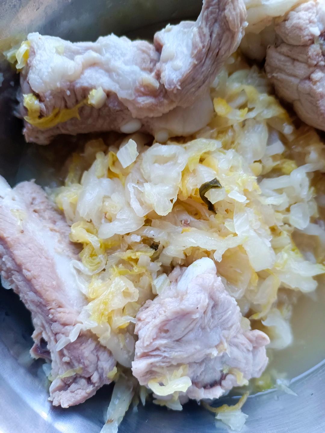 东北酸菜炖排骨