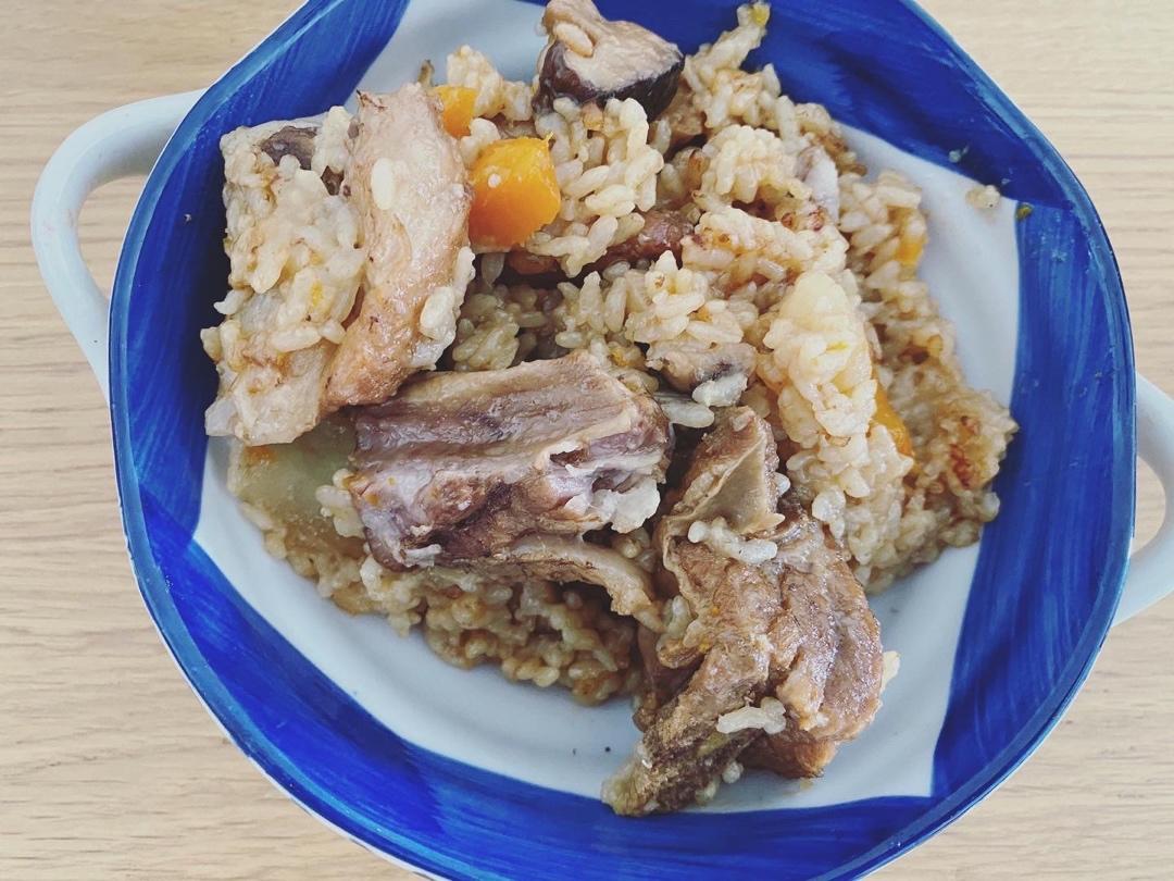 喷香排骨焖饭（爆好吃）