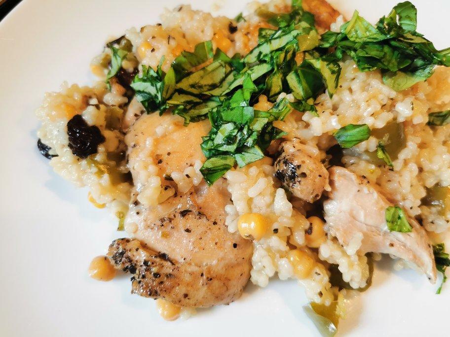 鸡腿鹰嘴豆罗勒焖饭