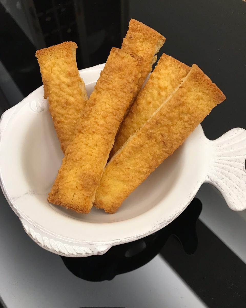 香酥可口的——黄油椰蓉吐司条