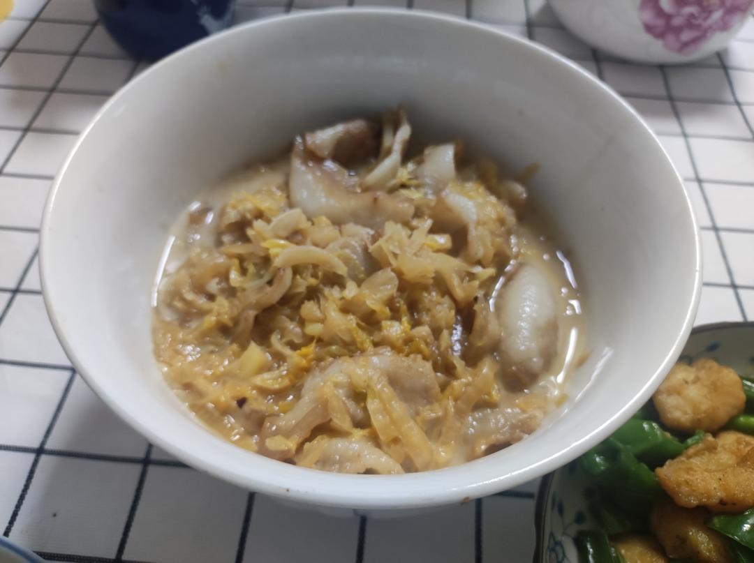 酸菜炖五花肉
