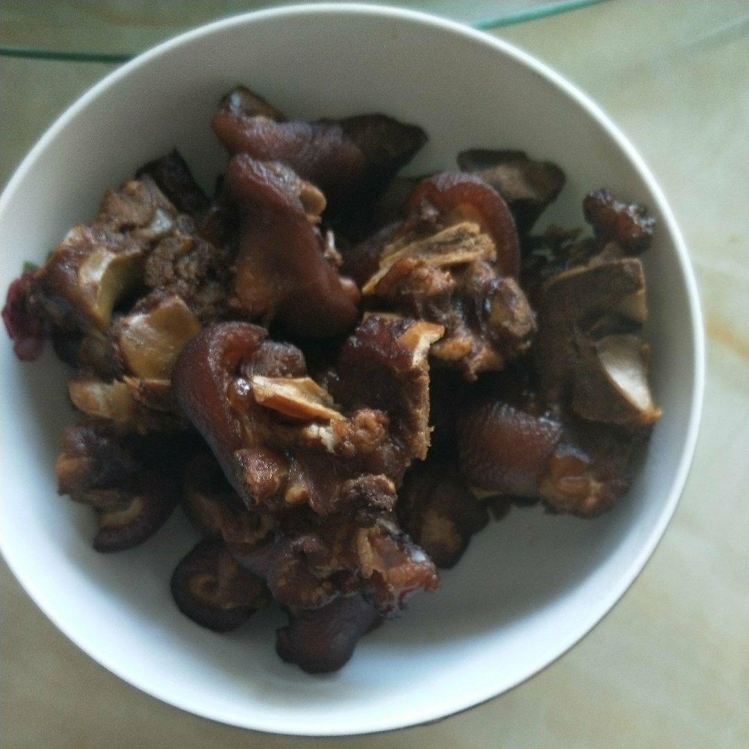 美味的家常菜：红烧猪蹄