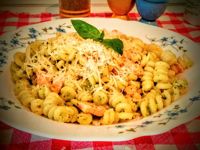 三文鱼烩西葫芦酱汁螺旋面-- Fusilli al pesto di zucchine con salmone的做法