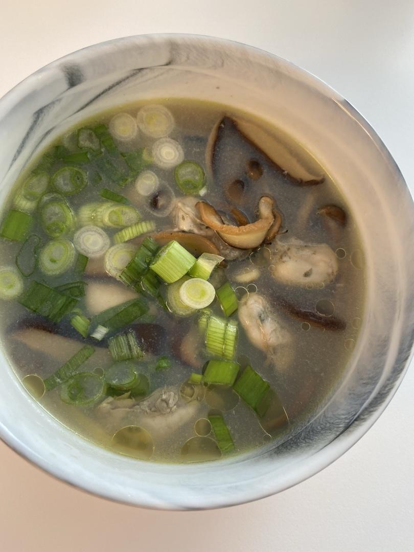 牡蛎菌菇豆腐汤