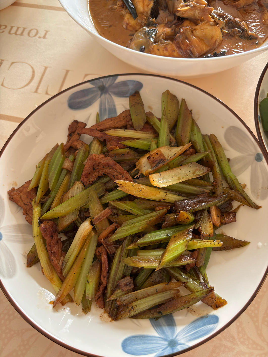 猪肉炒芹菜（小时候的家常菜）