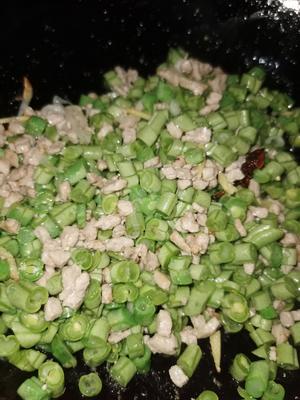 家常版榄菜肉碎四季豆的做法 步骤6