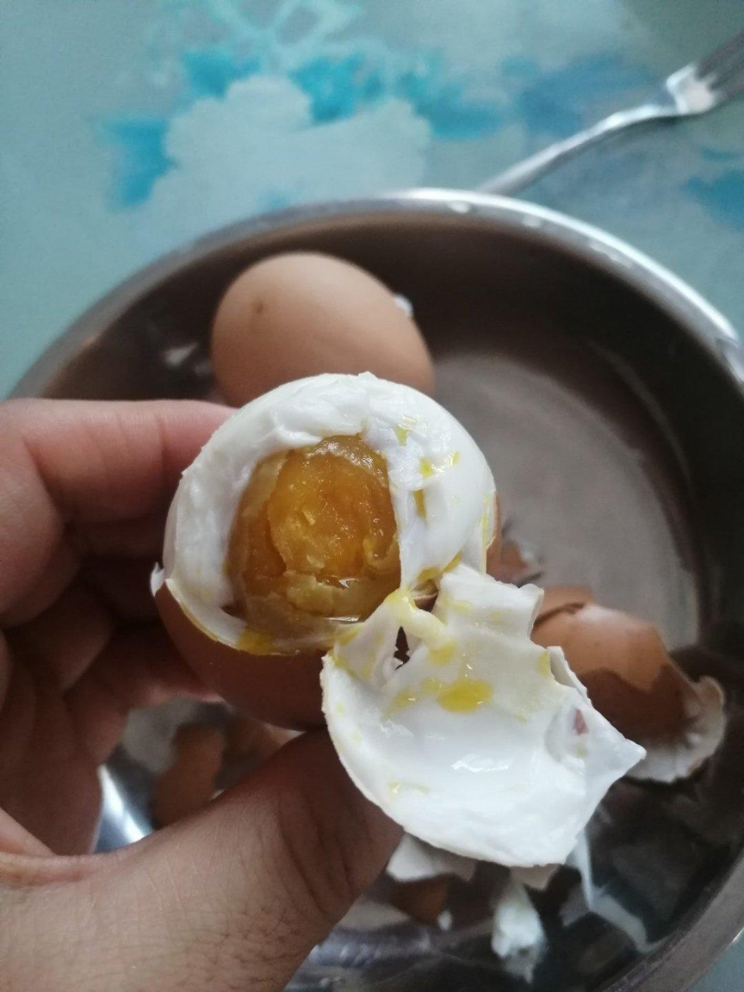 自制起砂流油咸鸡蛋