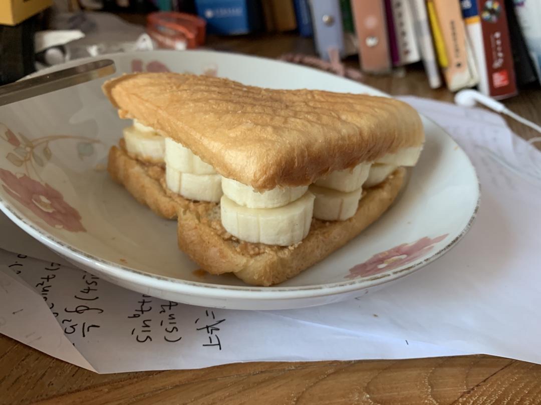 花生酱香蕉三明治
