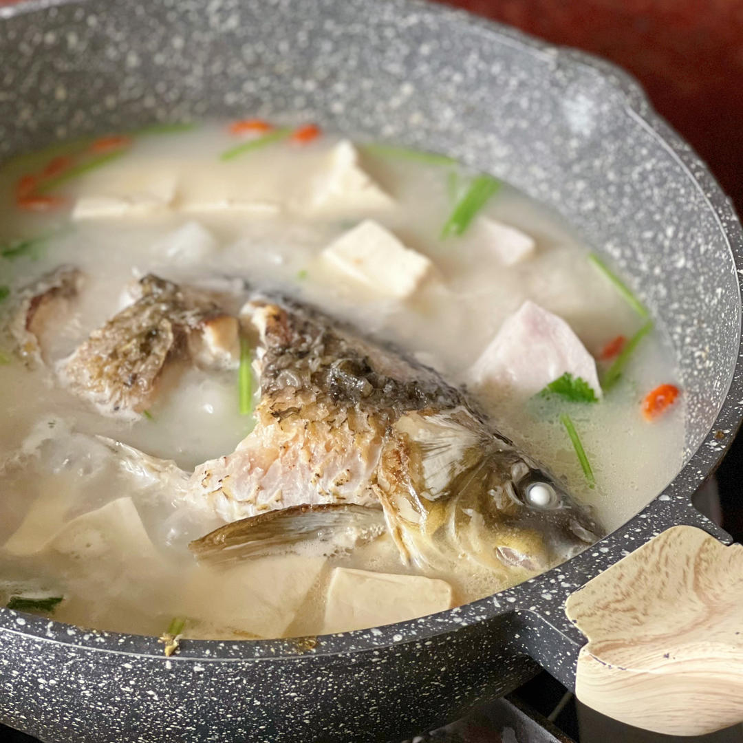 豆腐鲫鱼汤㊙️（汤奶白有技巧）鲜美营养清炖鱼汤
