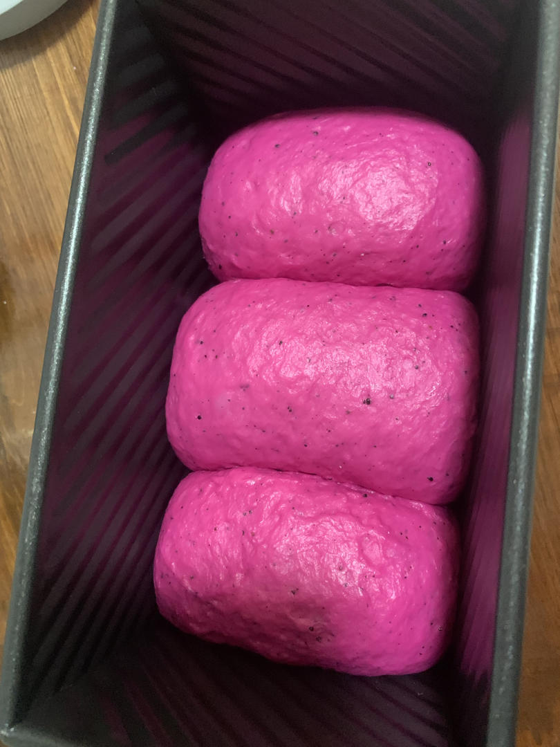 火龙果全麦土司面包