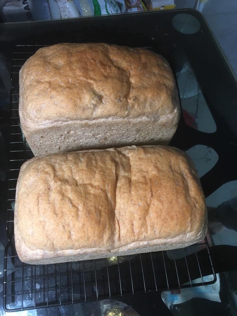 高纤低脂的全麦核桃吐司