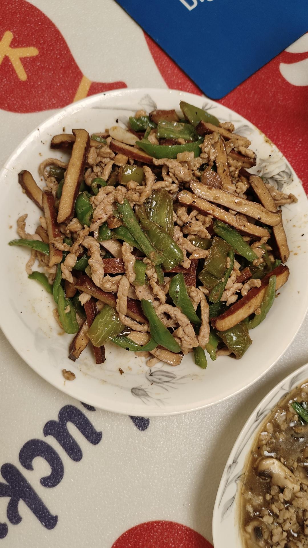 超下饭/青椒香干炒肉丝