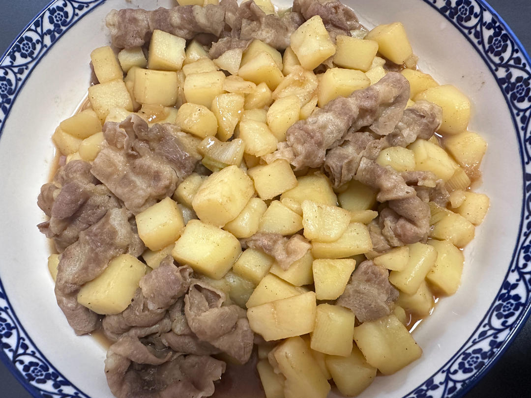 好吃到舔碗底的土豆肥牛拌饭