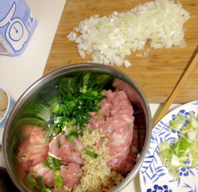洋葱猪肉饺子的做法 步骤3
