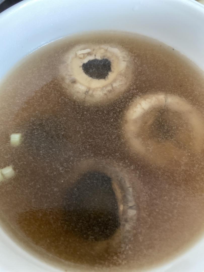 鲜掉眉毛口蘑汤