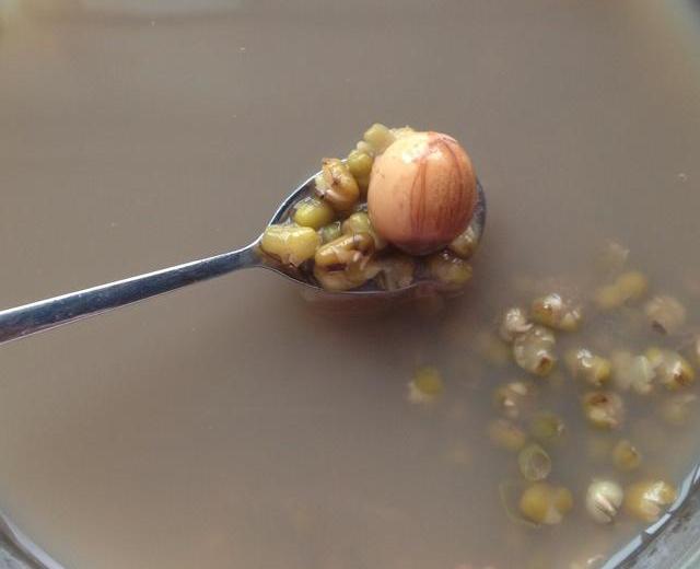 绿豆莲子百合汤的做法