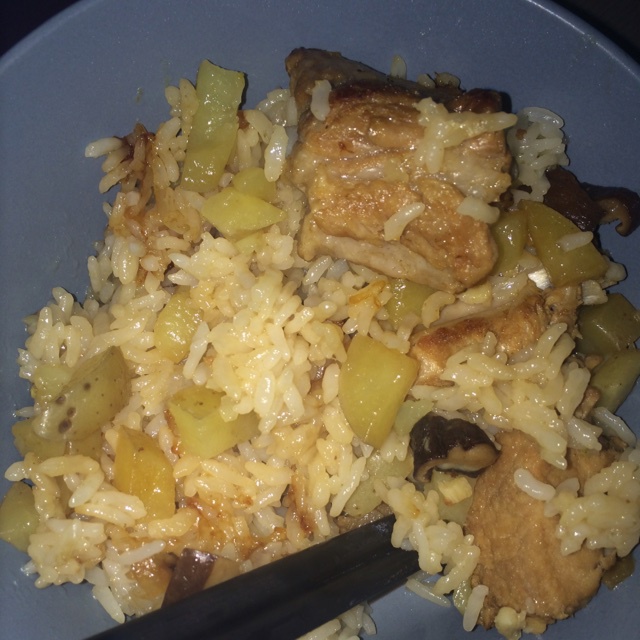 喷香排骨焖饭（爆好吃）